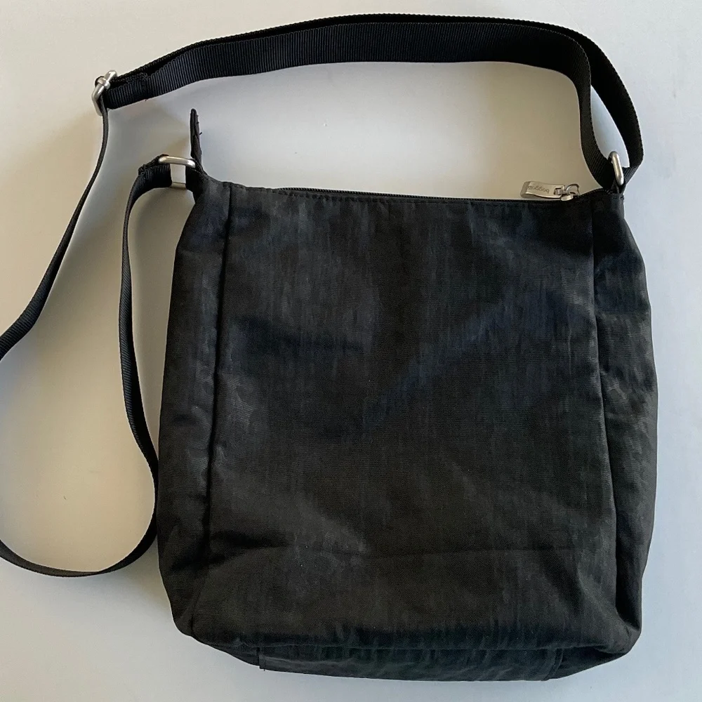 BAGGALLINI Crossbody Black w/Cheetah Pattern Lightweight